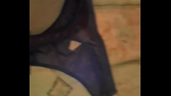 Preview 3 of Mom Son Xporn - Despues de hacer un arreglo con mi cu&ntilde_ada