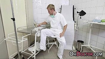 Preview 1 of Big Ass Porn Star Hd Vi - Young Daria Takes Clothes Off And Spreads For Gynecologist