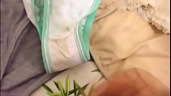 Preview 2 of Cinthya Hungarian Escort - Masturbandome con la ropa sucia de mi cu&ntilde_ads