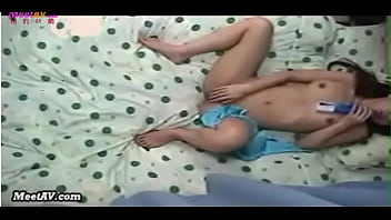 Preview 2 of Erotica Erkek Aktif - Asian masturbate clitoris on bed with M-leg