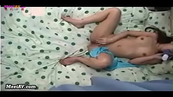 Preview 4 of Erotica Erkek Aktif - Asian masturbate clitoris on bed with M-leg