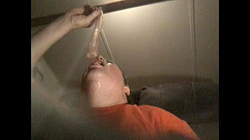Preview 3 of Domestica Chupando Pora - Cumhungry faggot