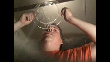 Preview 4 of Domestica Chupando Pora - Cumhungry faggot