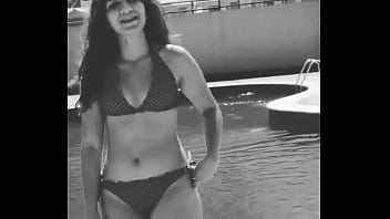 Preview 2 of Dogs Bebe Xxx - Riquisimo culote en la piscina