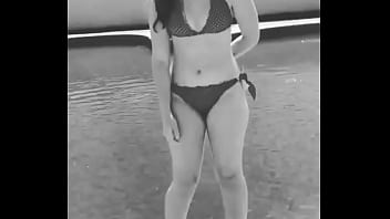 Preview 3 of Dogs Bebe Xxx - Riquisimo culote en la piscina