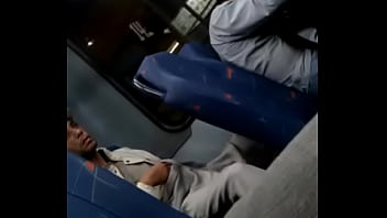 Preview 2 of Xxx Amrik Sixy Video - Exibindo a pica no &ocirc_nibus