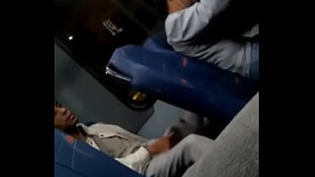 Preview 1 of Xxx Amrik Sixy Video - Exibindo a pica no &ocirc_nibus