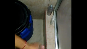 Preview 4 of Chinese 01 - Masturb&aacute_ndome en el ba&ntilde_o