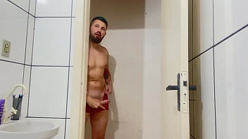 Preview 2 of Www Xcxxnom - Ruiva gostosa e suada da academia &eacute_ pega no banho por vizinho tarado