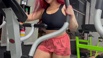 Preview 1 of Www Xcxxnom - Ruiva gostosa e suada da academia &eacute_ pega no banho por vizinho tarado