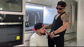 Preview 4 of Hd Brezzars Com - Luego del gym nos mamamos las vergas para relajarnos