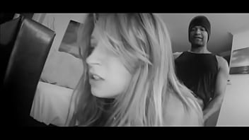 Preview 2 of Pdtite Teen - Novinha vai dar o cu e acaba virando uma hist&oacute_ria de supera&ccedil_&atilde_o