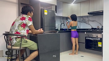 Preview 1 of Pakistani Xxxvideos Karchi - Me masturbo rico delante de mi hermanastra en la alacena y terminamos follando muy brico y viniendome en su culo.