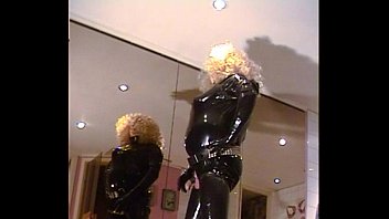 Preview 1 of Nudist Camp Dancing - Roxina2004LatexFromTopToToe160104XXL.MPG