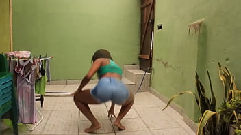 Preview 2 of Beti Seks Xxx - Beautiful Ebony Dancing (Thaysa Maravilha)