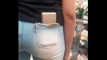 Preview 3 of Bokep Strapon - Bunda gostosa no mercado
