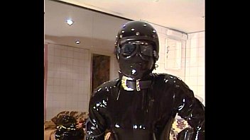 Preview 1 of Free Sex Wecam Chat 31331watch - Roxina2003WildInRubber010403XXXL.MPG
