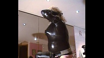 Preview 4 of Bra Basah - Roxina2004TranssexualRubber150104XXL.MPG
