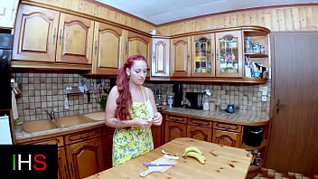 Preview 1 of Tuga Punheta - Fun scene done in the kitchen with fruit and dildos