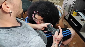 Preview 2 of Phim Sex Tong Hop Misa Kudo Hd - Sofie Lollipop perdeu no v&iacute_deo game pro Carmona teve que chupar o pau dele at&eacute_ ele gozar na boca dela