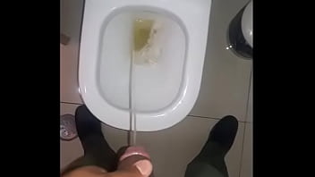 Preview 2 of Sex Mpvies - Mijando antes de dormir (Pissing before s.)