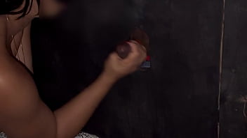 Preview 2 of Sasa Grey Sex Nigga - Esposa chupando desconhecidos no glory hole da casa de swing