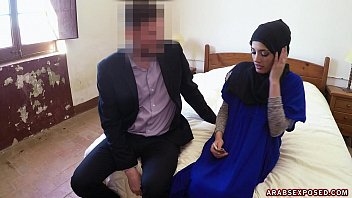 Preview 2 of Sun Porn Video - American tourist wants arab pussy