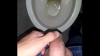 Preview 4 of School Xxx Vido Dwn Lod - orinando en el ba&ntilde_o