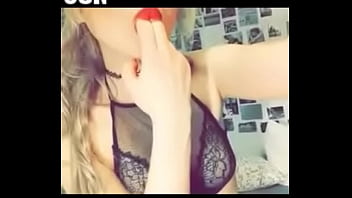 Preview 2 of Brazzers Xnxx Red Wap Porn - Emo Chupando os Dedinhos