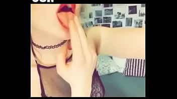 Preview 4 of Brazzers Xnxx Red Wap Porn - Emo Chupando os Dedinhos