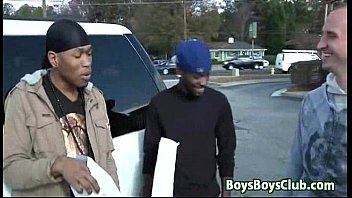 Preview 2 of Napa Iyak Dahil Virgin - White Gay Dude Has Some Manly Fun With A Black Guy 09