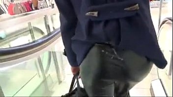 Preview 4 of Dard Mom Me - Follada y corrida sobre leggins de latex