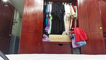 Preview 4 of Farance Sexs - Criada muy culona se desnuda lentamente