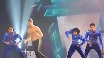 Preview 2 of Www Xnxxdadi - Siddharth Malhotra Shirtless Dance on Stage