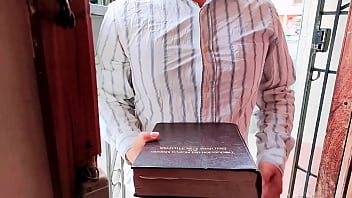 Preview 1 of Animmls Asin - &iexcl_&iexcl_No veas porno mejor lee la biblia!! Madrastra culona es follada por su hijastro,  sexo real casero.