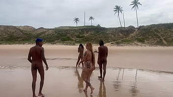 Preview 3 of Girl Sex Water Come Out - Fui na praia de nudismo tomar banho de mar e acabei tomando banho de porra