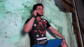 Preview 1 of Teech Cutie - Gostosa chupando pau na favela