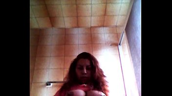 Preview 3 of Mobi Hd Xx - As&iacute_ se masturba cuando anda urgida la ruquita