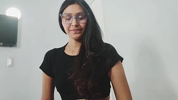 Preview 4 of Fuck Comp - hijastra bien caliente vestida de colegiala le ense&ntilde_a la falda de colegiala a su padrastro y termina acostadose en su cama.
