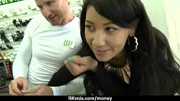 Preview 2 of Raja Ne Choda Rani Ko - Amateur girl likes to suck cock for cash 4