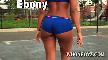 Preview 1 of Threesome With Mo - Bootylicious ebony babe having a nice oral session