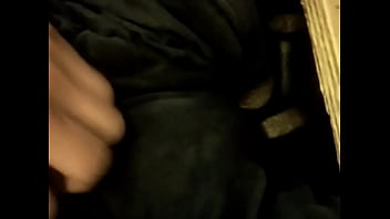 Preview 3 of Potno Video Cwe Kuda - Naughty pee in the gym
