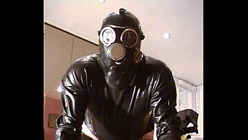 Preview 1 of Ryan Corner Xxx Movies - Roxina2003EncasedRubberAndGasmask110203XXXL.MPG