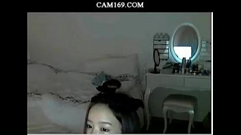 Preview 3 of Nude Laura Hot - Sexy Korean girl is dancing with her mini skirt - more video at cam169.con
