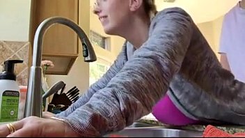 Preview 1 of Wwxxvideis - cogen en la cocina mientras sus hijos juegan