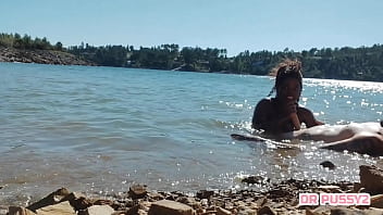 Preview 4 of First Night Sex Indian Girls Hd - MAMEI O PAU DO TATUADO DENTRO DE &Aacute_GUA NA FRENTE DE TODOS OS TURISTAS QUE PASSEAVAM DE BARCO AO FINAL DA TARDE