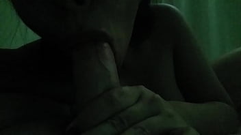 Preview 4 of Xxxvibeo4gp - Pagando um boquete em quanto ele assisti o jogo