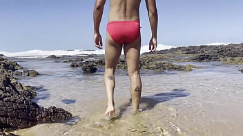 Preview 1 of Xxex In Girl - Showing off around the Beach - Salvador - Red Thong