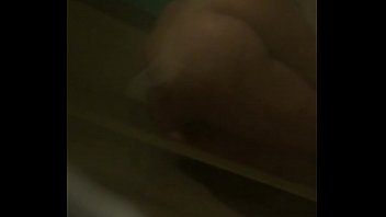 Preview 2 of Yengesine Sakso Cektiriyor - valeria teen shower