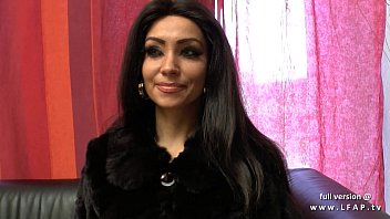 Preview 1 of Nappi Mistress - Casting porno d une bonne milf poilue sodomisee et double penetree